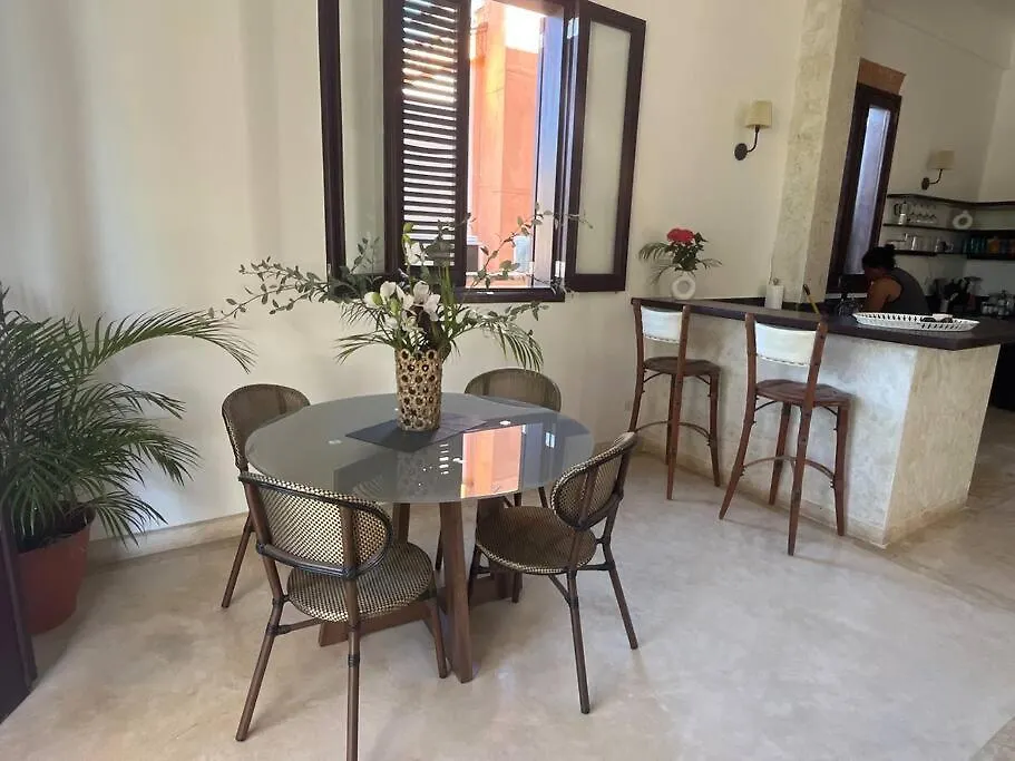 Luxury Plaza Colonial Apartment With Superior Location Next To Town & Beaches 拉斯特拉纳斯